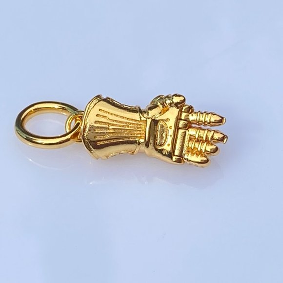 Marvel The Avengers Infinity Gauntlet Dangle Charm - Picture 5 of 12